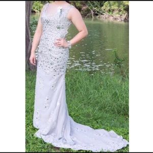 Beautiful dress. Worn once